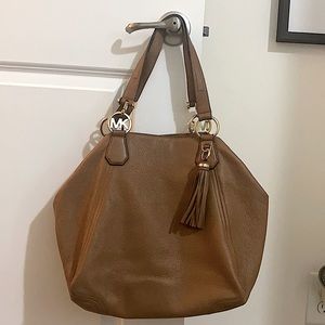 Great condition Michael Kors leather shoulder bag